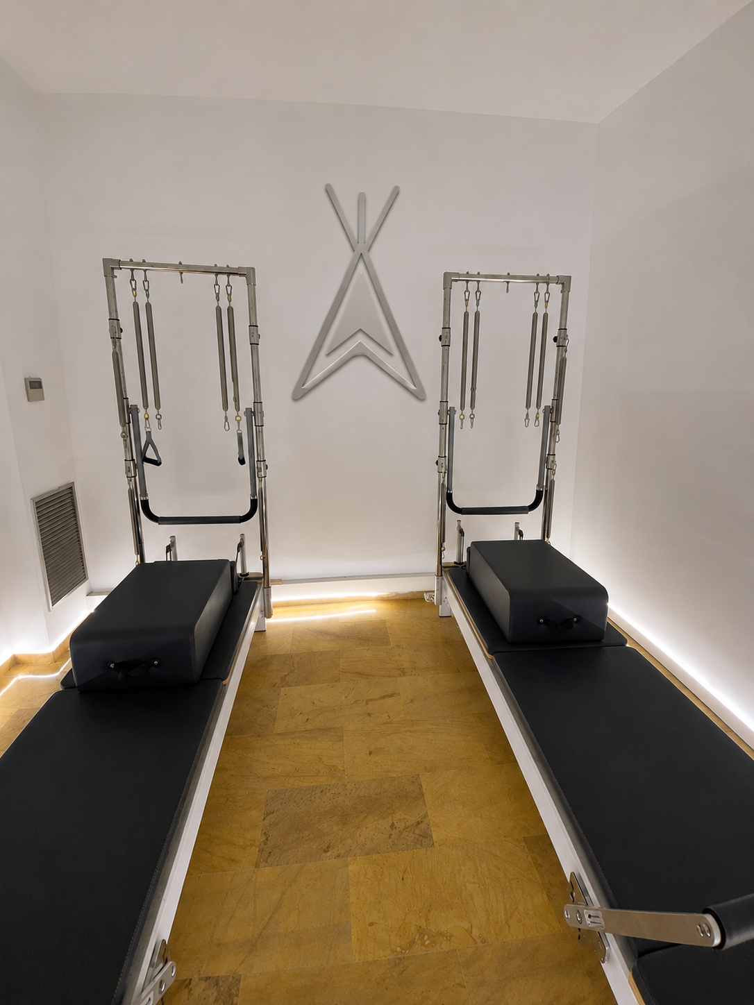 Sala Reformer Pilates — dos reformers en espacio especializado