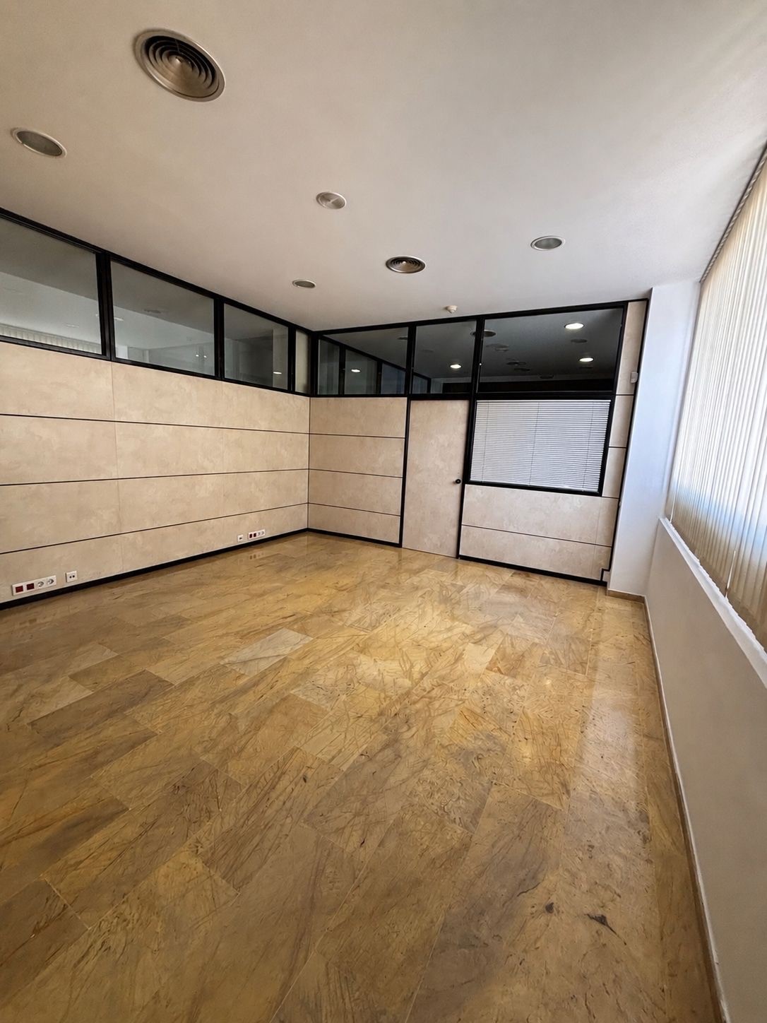 Sala Funcional Diáfana — 26 m² para grupos